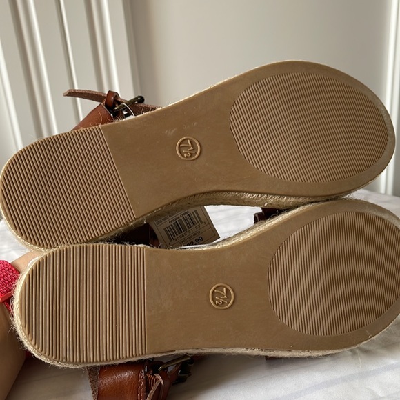 Universal Thread sandals - Picture 3 of 4